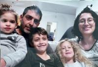 מיכאל ועמליה עידן עם המשפחה