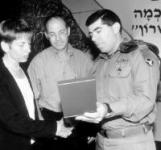 הוריו של סגן דוד גרנית ז"ל קיבלו את הצל"ש של בנם