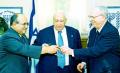 צילום: הארץ, טקס החילופים של ראש המוסד (מימין: אפרים הלוי, אריאל שרון ומאיר דגן).